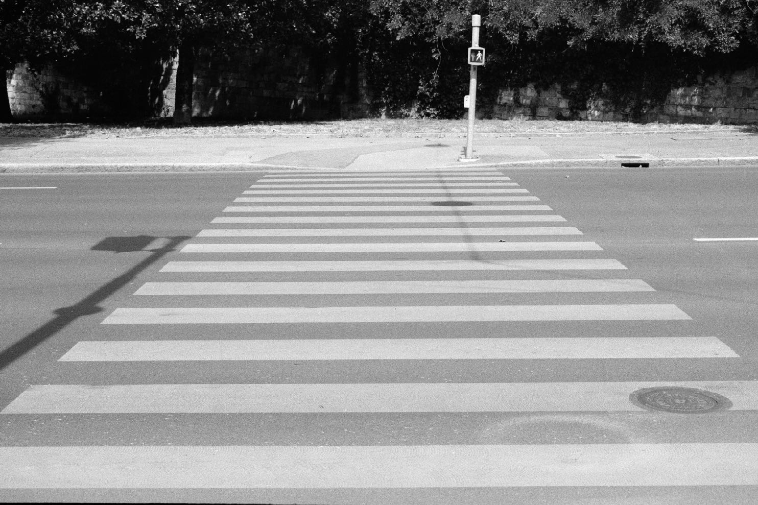 Black-and-white photograph: Wait for your turn, Geneva, Switzerland, 2023